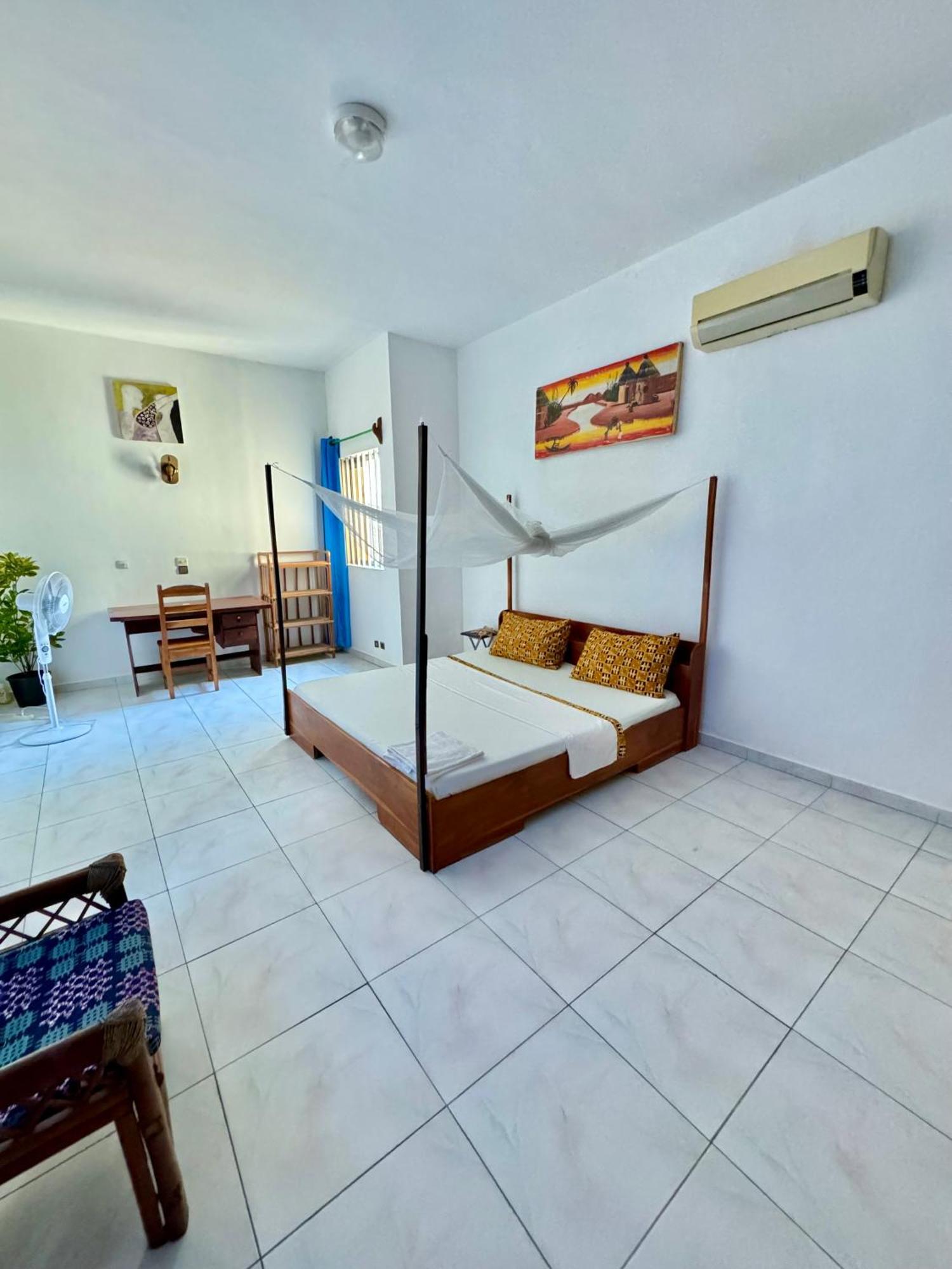 Guesthouse Cocotiers Cotonou Ngoại thất bức ảnh